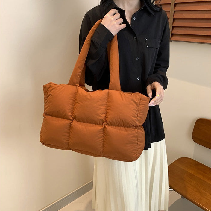 Essential puffy Tasche