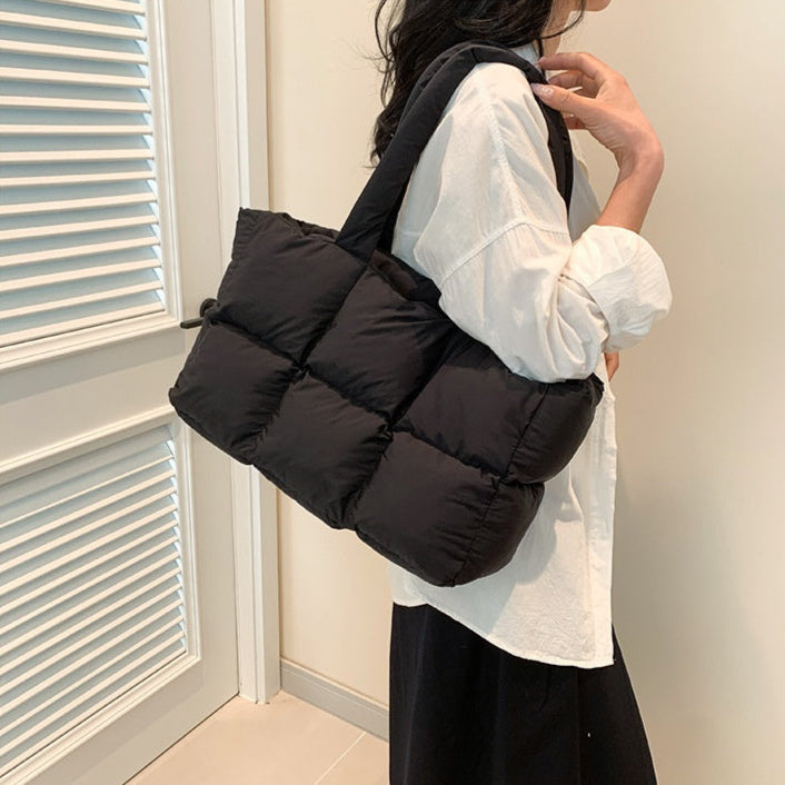 Essential puffy Tasche