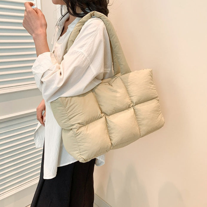 Essential puffy Tasche